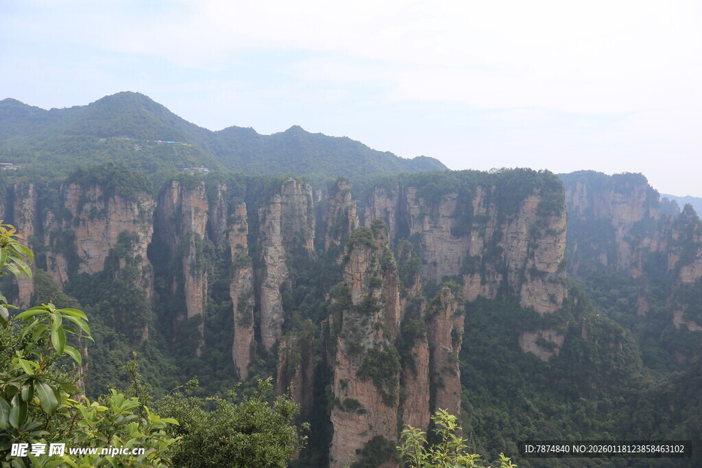 壮观奇峰林立的山川景色