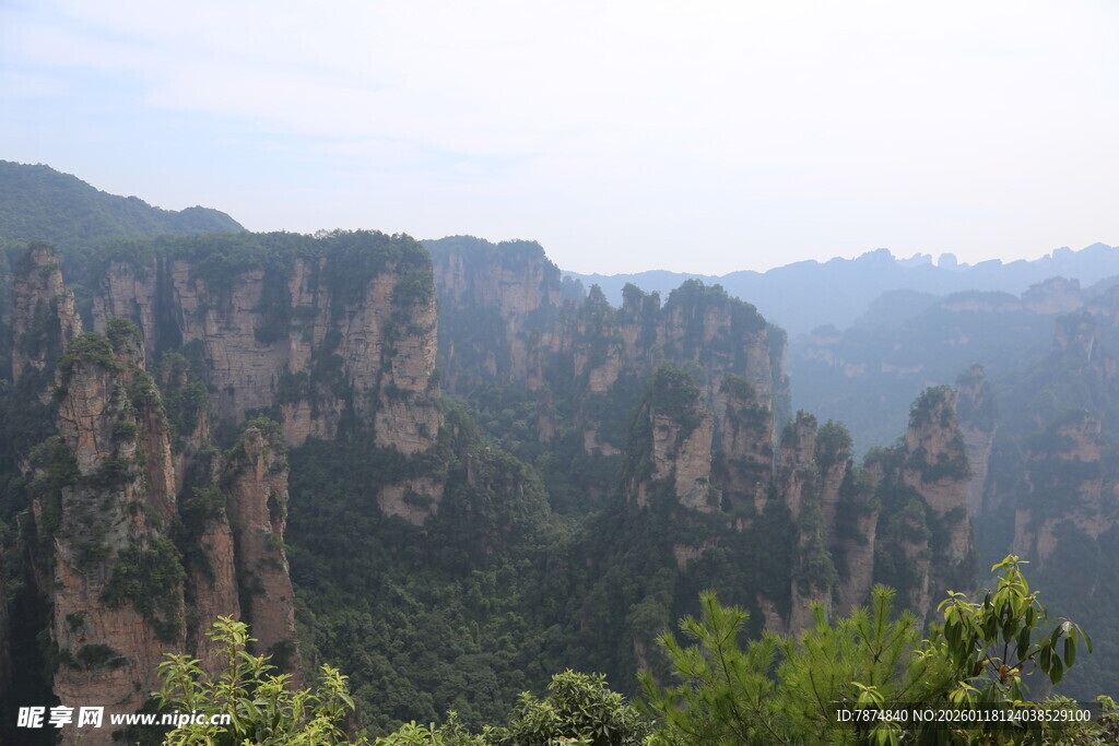 壮丽奇峰景观