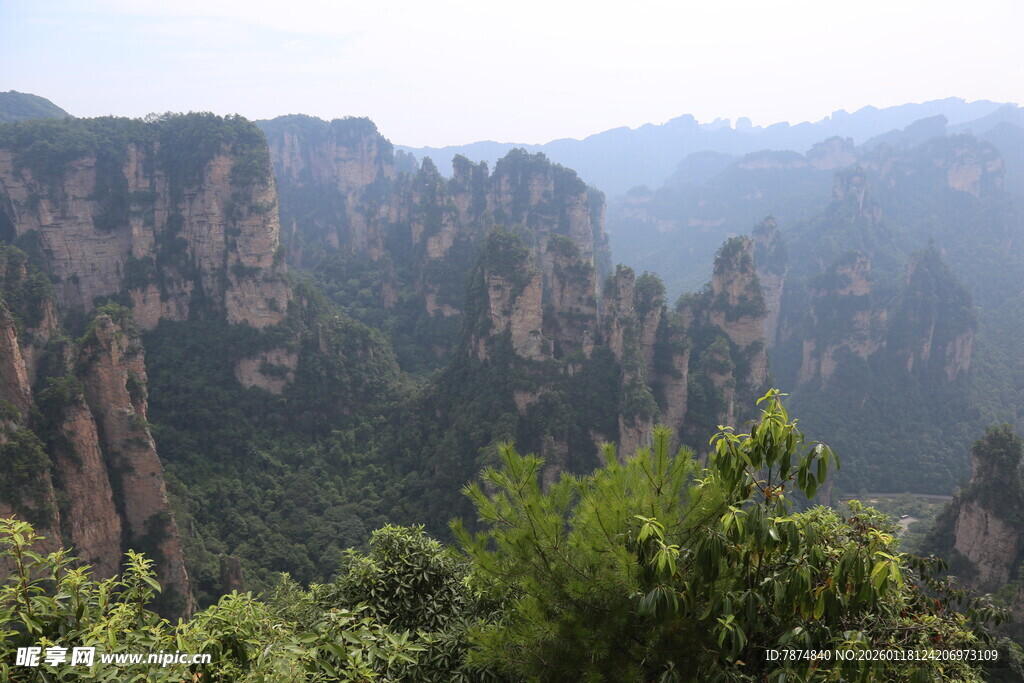 壮丽奇峰景观