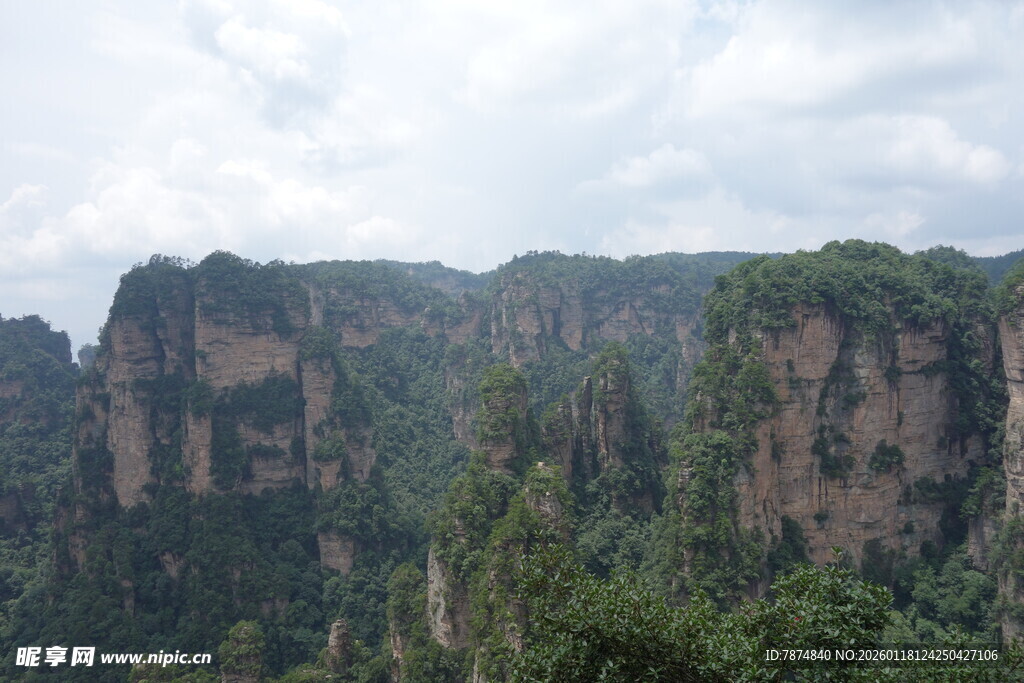 张家界奇峰峻岭美景