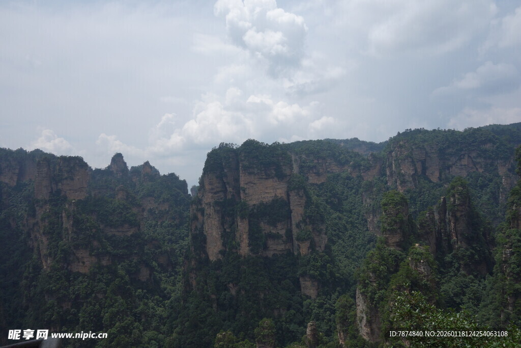壮丽奇峰景观