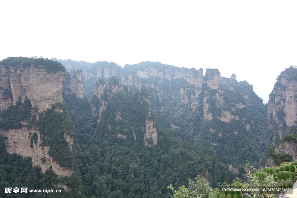 壮丽奇峰景观