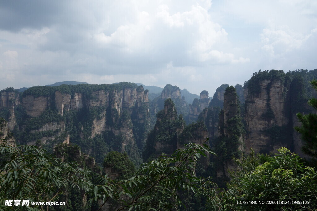 张家界奇峰林立美景