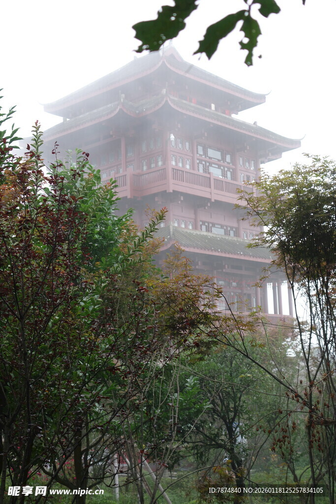 山林间的古式楼阁