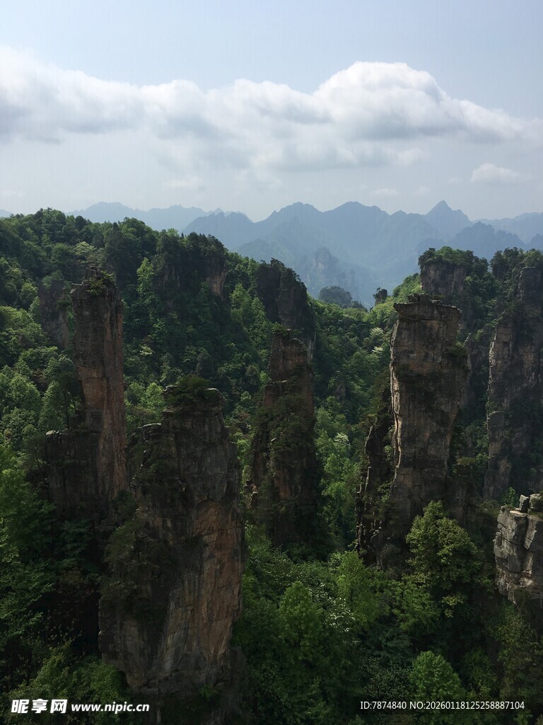 张家界奇峰峻岭壮丽景观