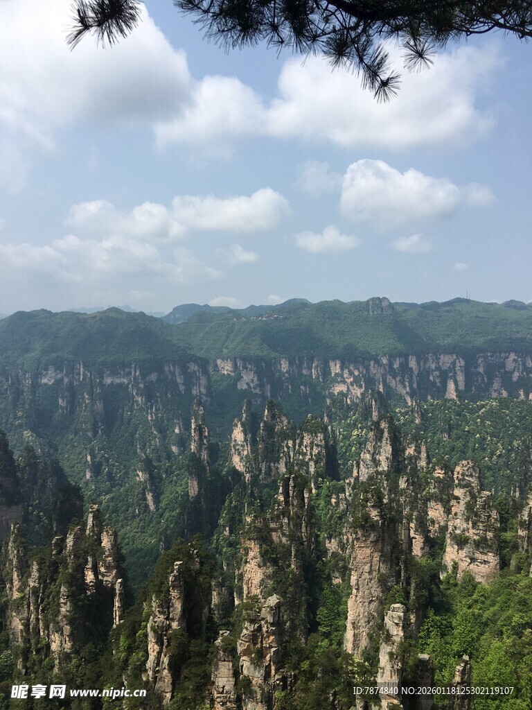 壮丽奇峰景观