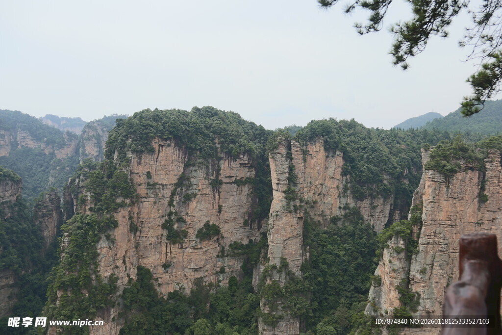 壮丽险峻的高山景观