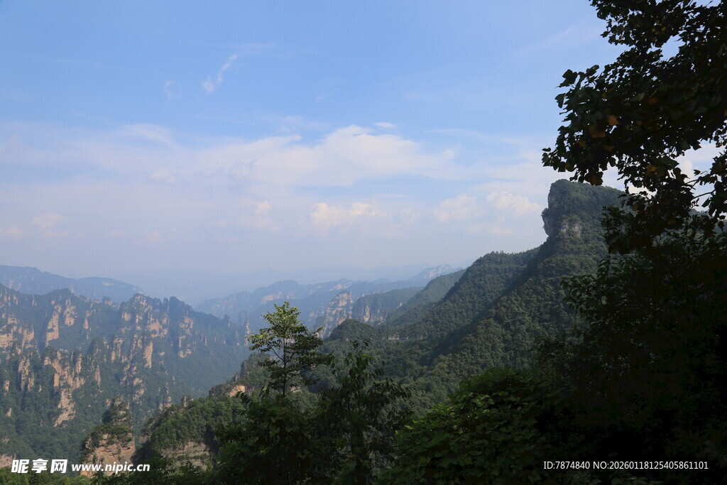 壮美山峦风景