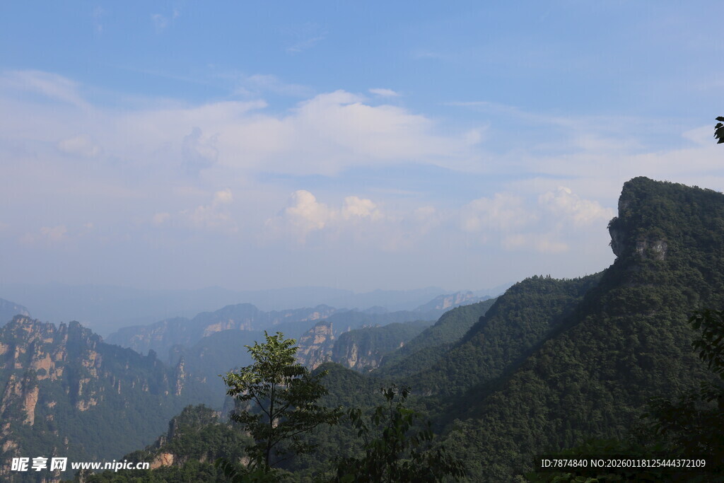 壮丽山景 云绕奇峰