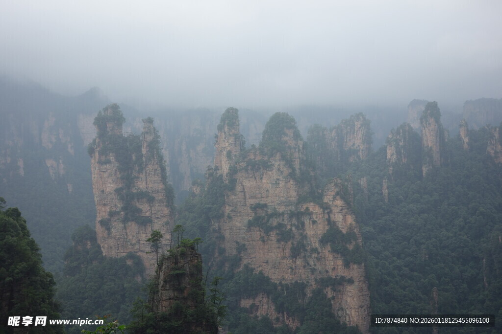 张家界奇峰云雾景观