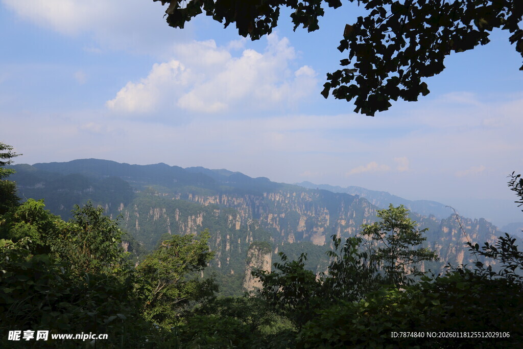 山林间的秀丽自然景致