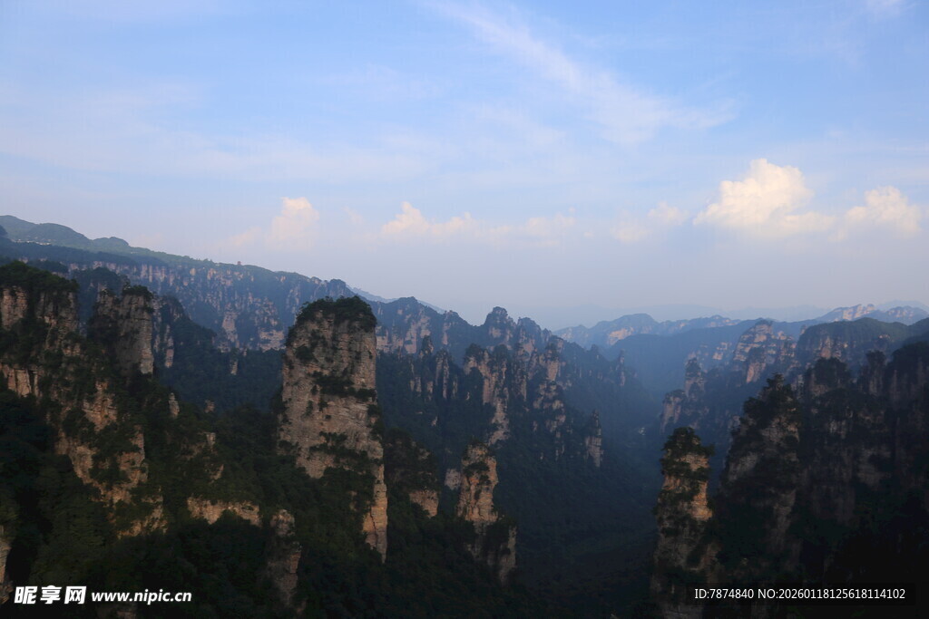 壮丽奇峰景观