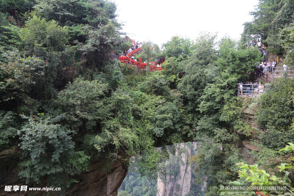 张家界峡谷玻璃桥景观