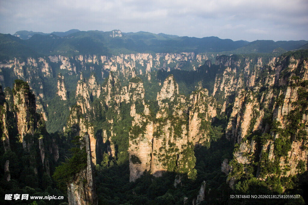 张家界奇峰壮丽景观