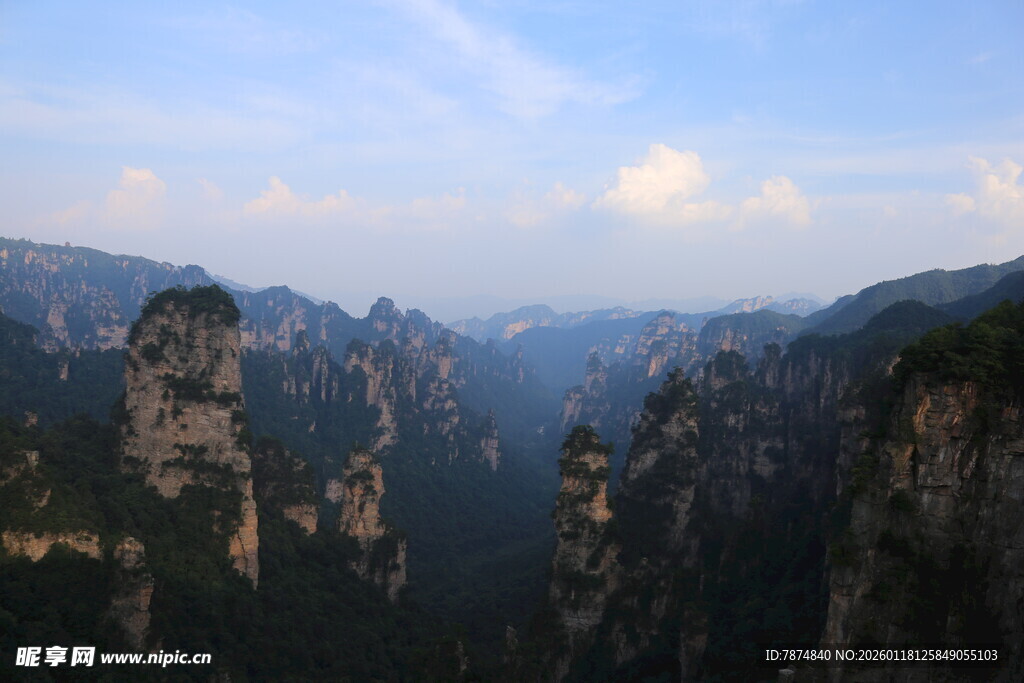壮丽山峰景观