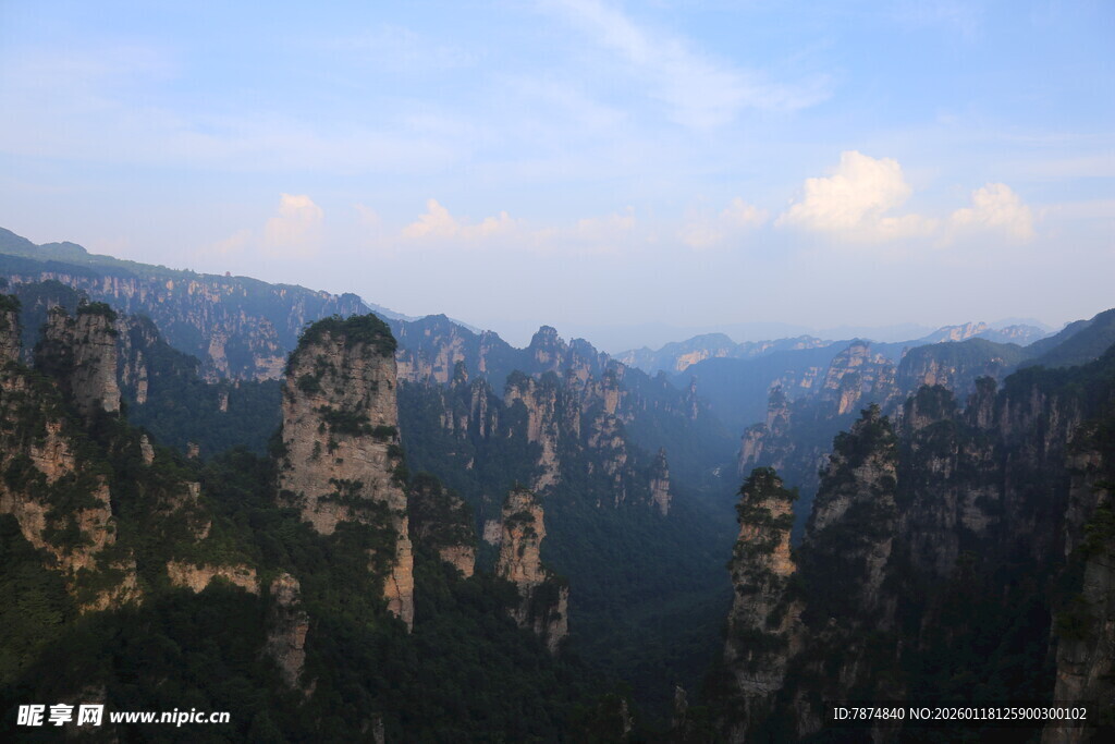 壮丽奇峰景观