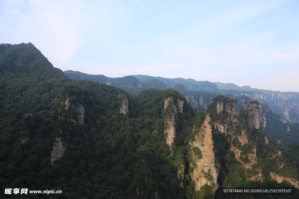 壮丽山峰景色