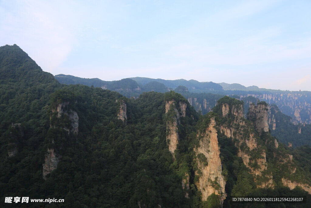 壮丽山峰景观