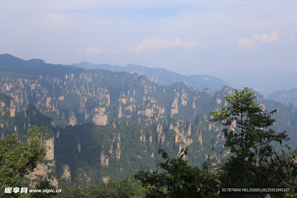 壮丽山峰景观