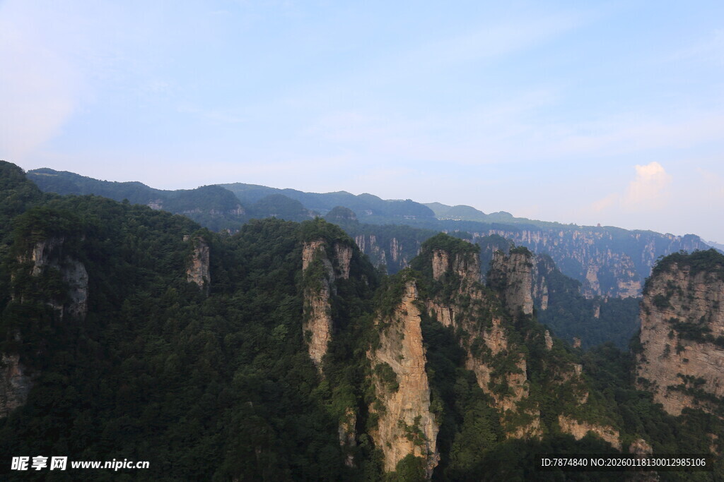 壮丽山峦景色