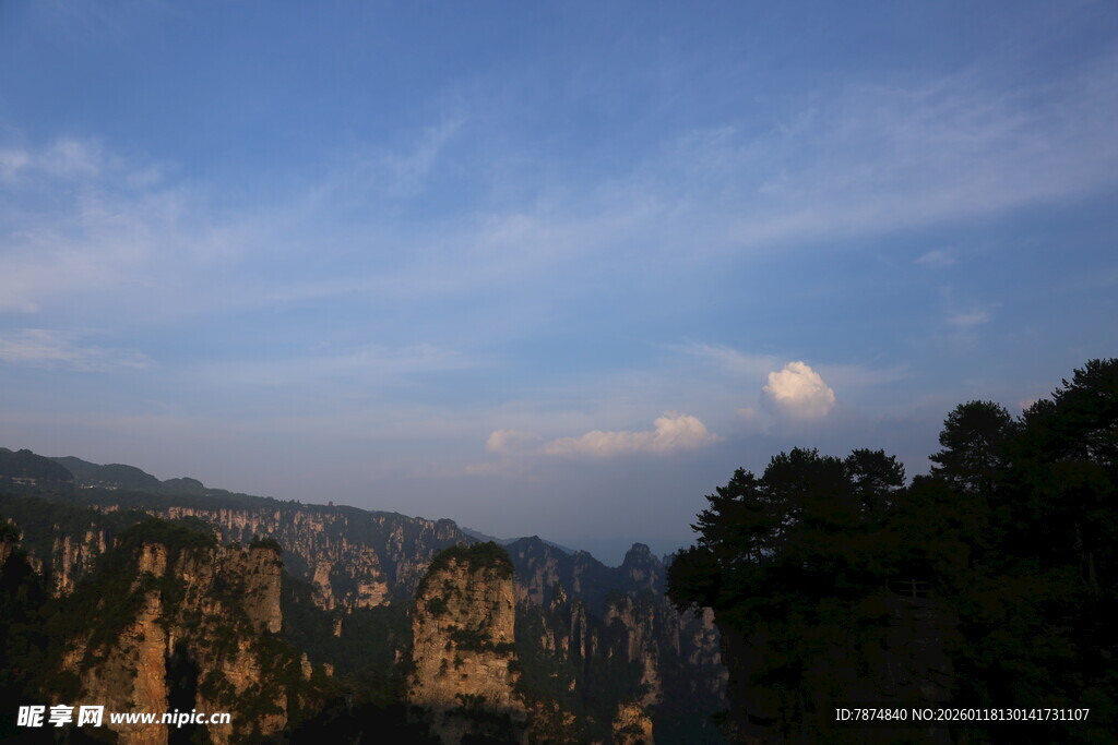 壮美张家界奇峰云海景观