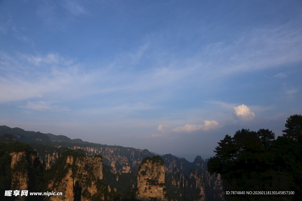 壮美山峦风景