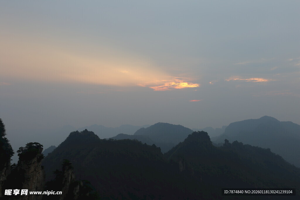 山间日落美景