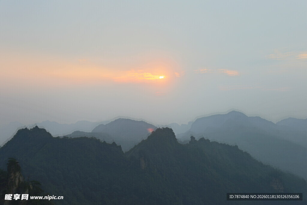 山间日出美景