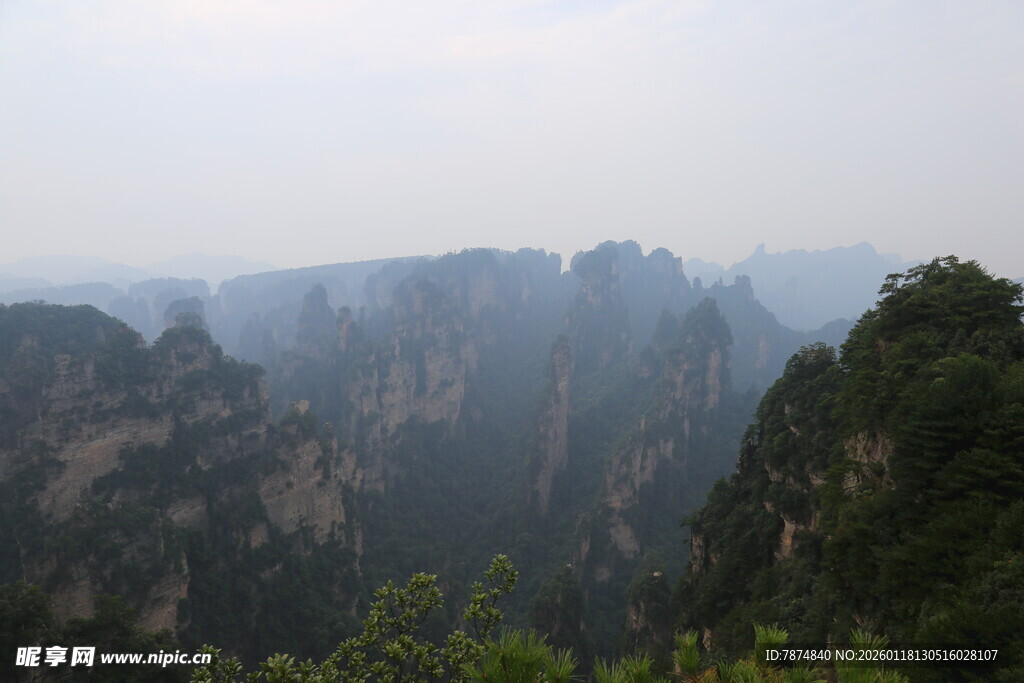 壮丽奇峰景观