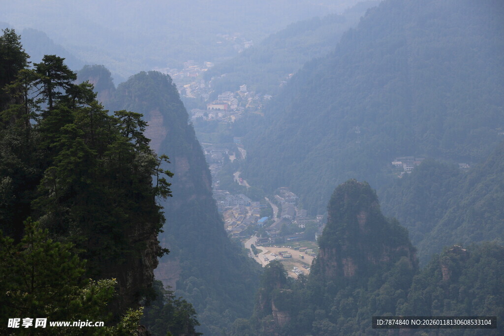 山间美景 云雾缭绕的峰林