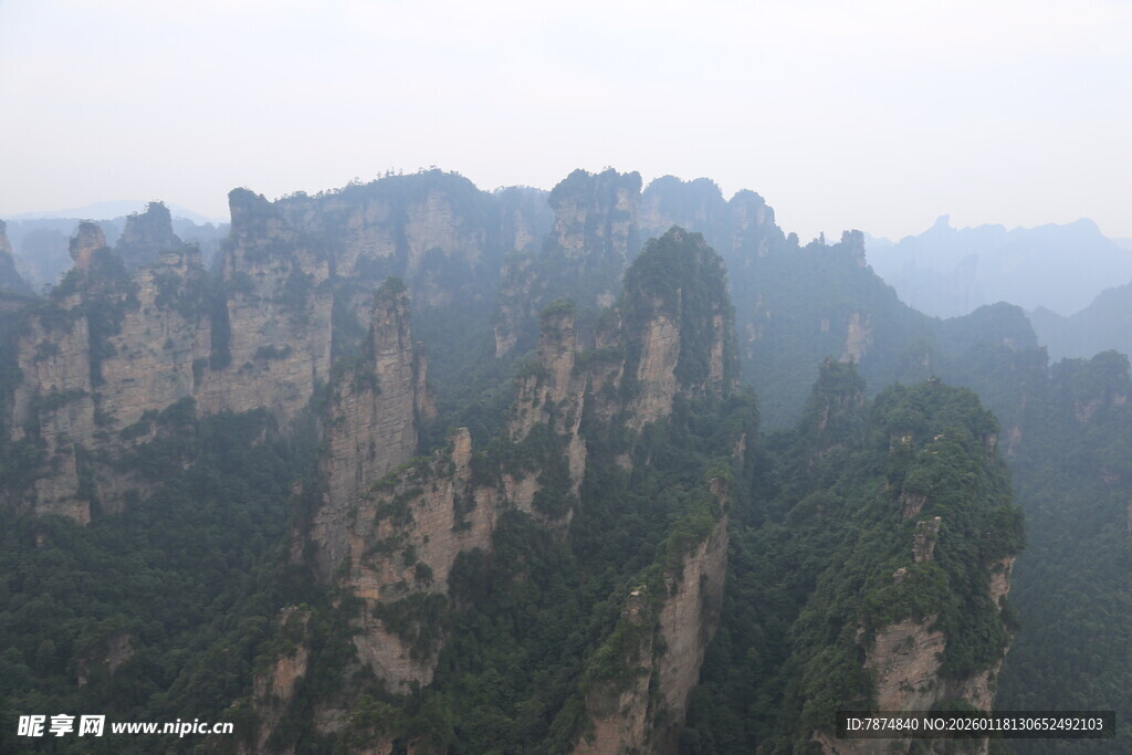 张家界奇峰壮丽景观