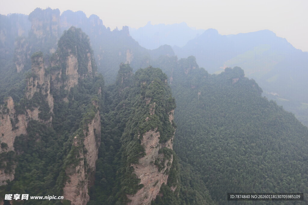 壮丽奇峰景观