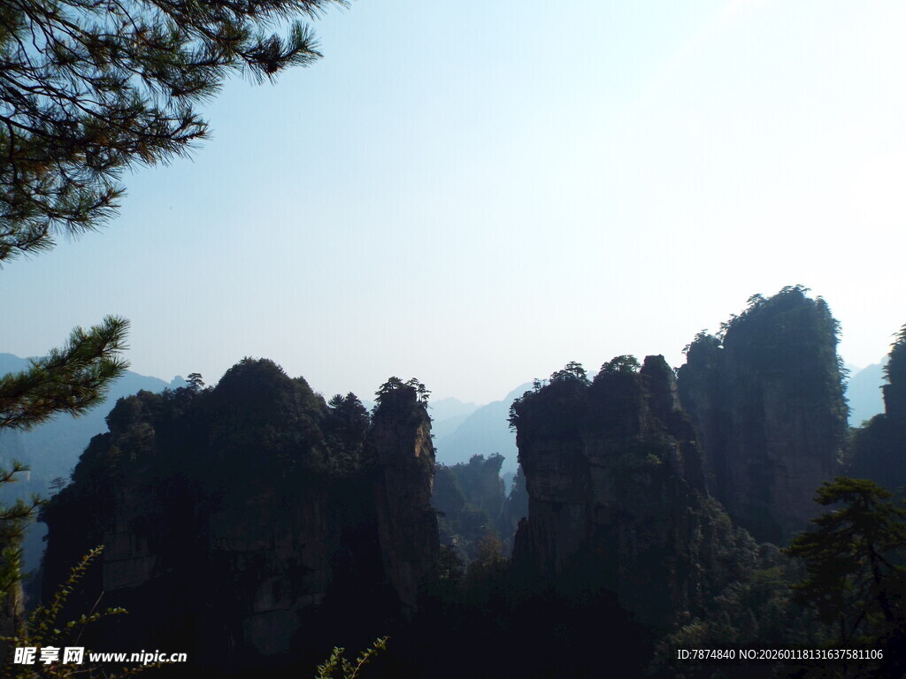 壮丽奇峰景观