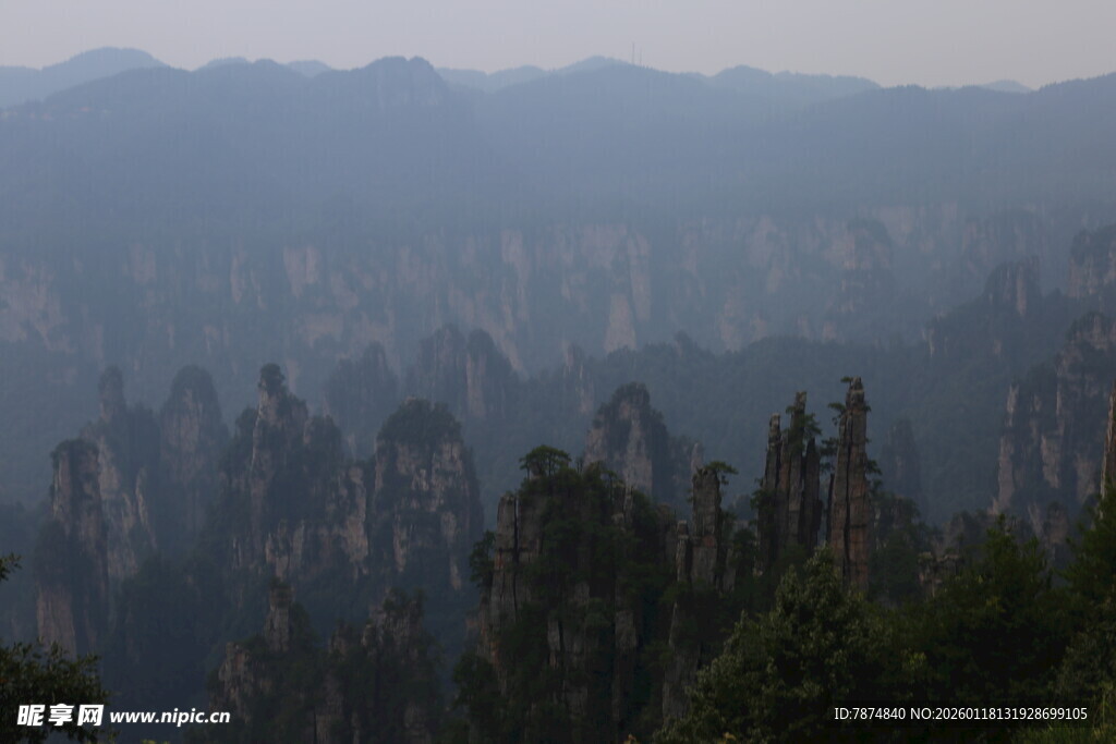 壮丽群山景观