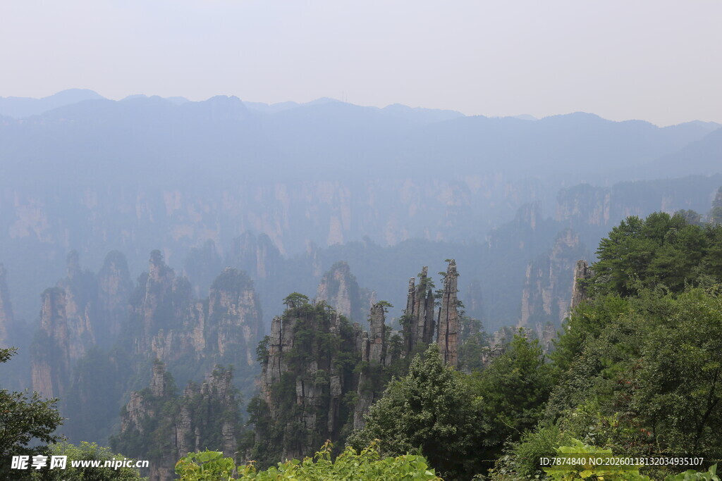 山林景致 远观朦胧之美