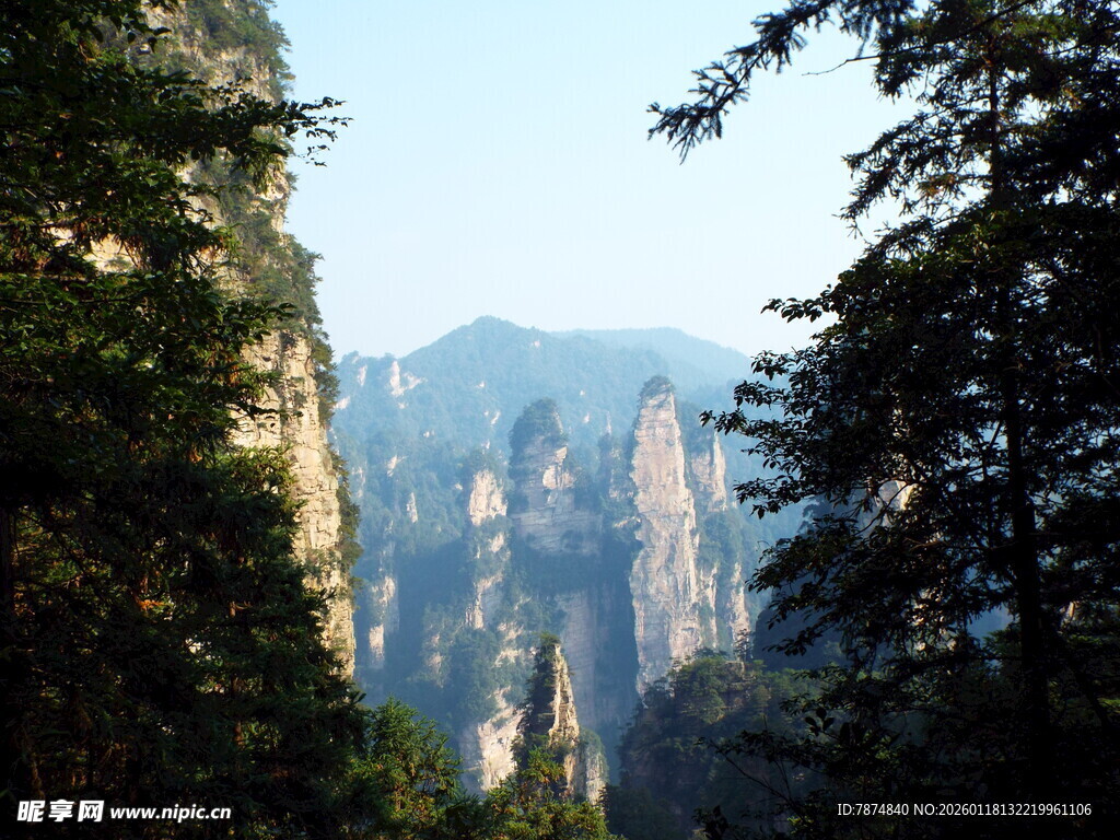 壮丽奇峰景观