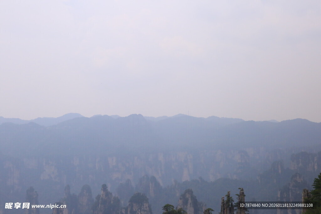 壮丽山峦景观