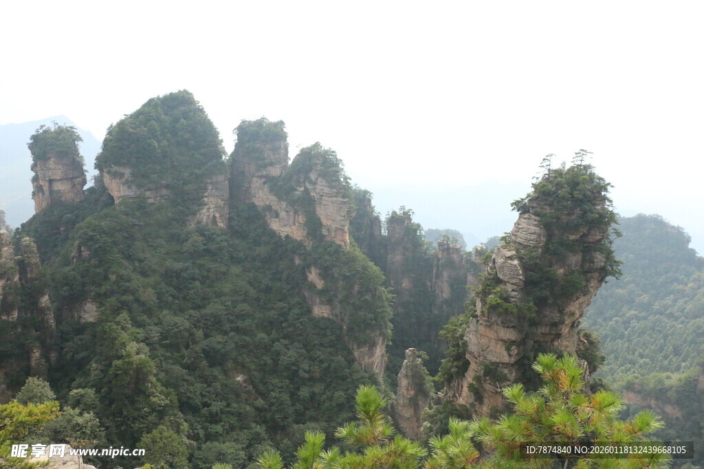 奇峰罗列的壮美山景