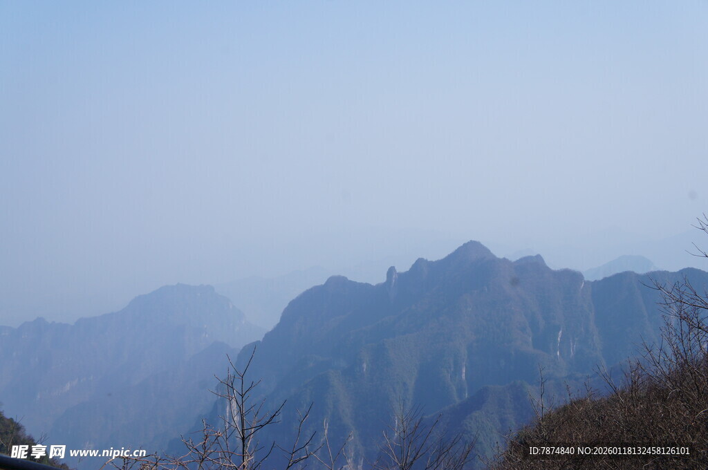 壮丽山峦景色