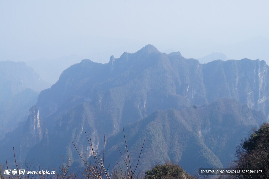 壮丽巍峨的连绵山脉