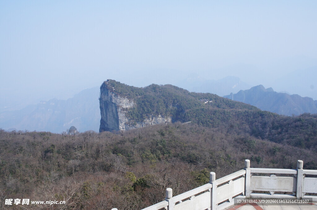 山景远眺 崖畔风光
