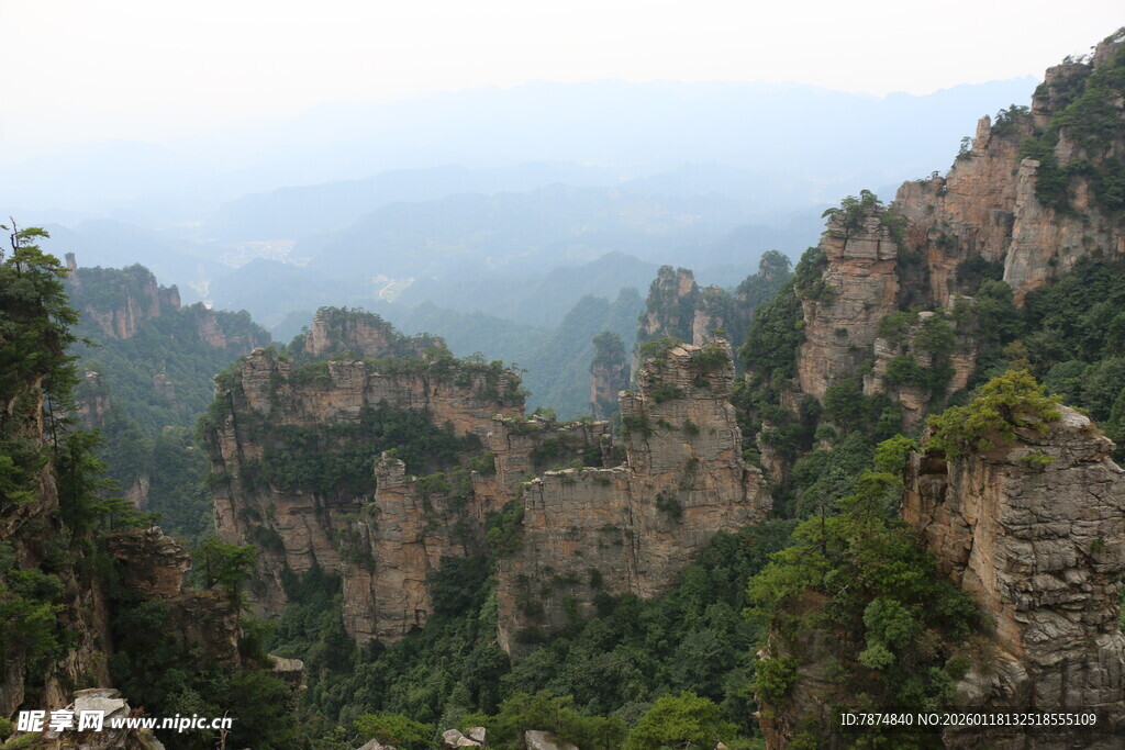 壮丽奇峰景观