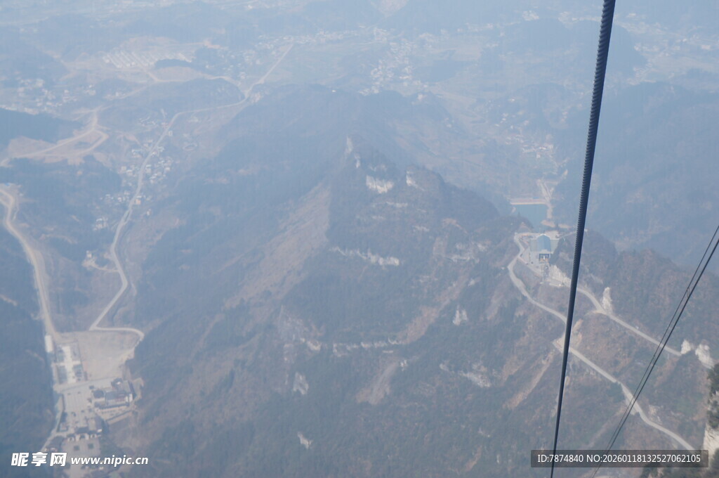 高空俯瞰山川景色