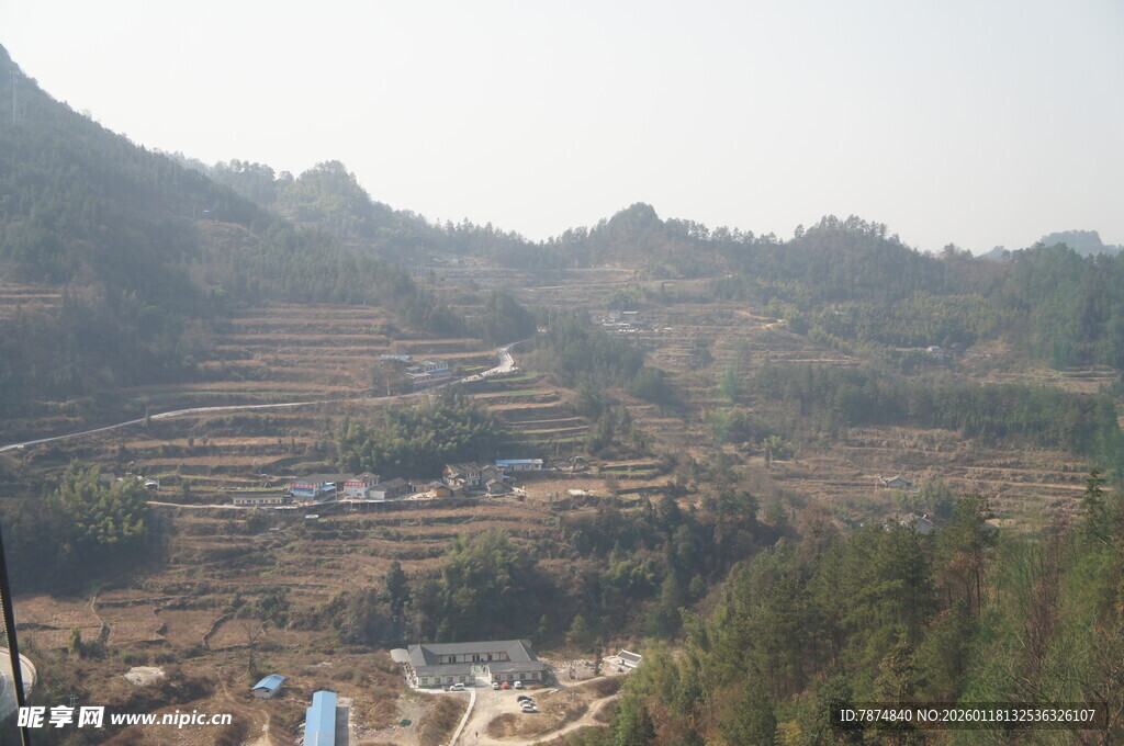 山间村落景色