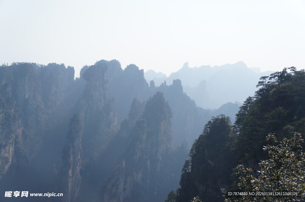 壮丽奇峰景观