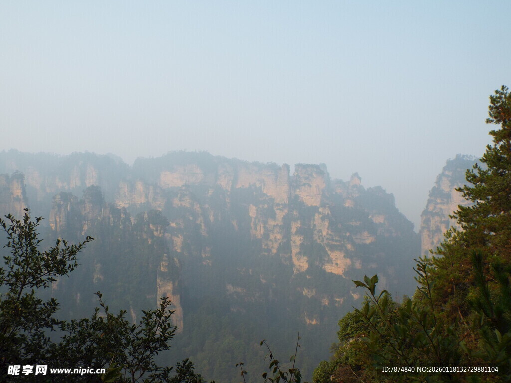 壮丽山峦景色