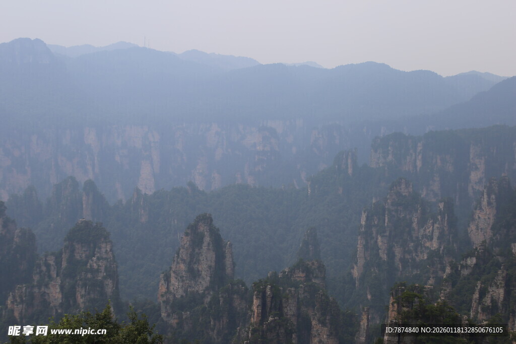 壮丽奇峰景观