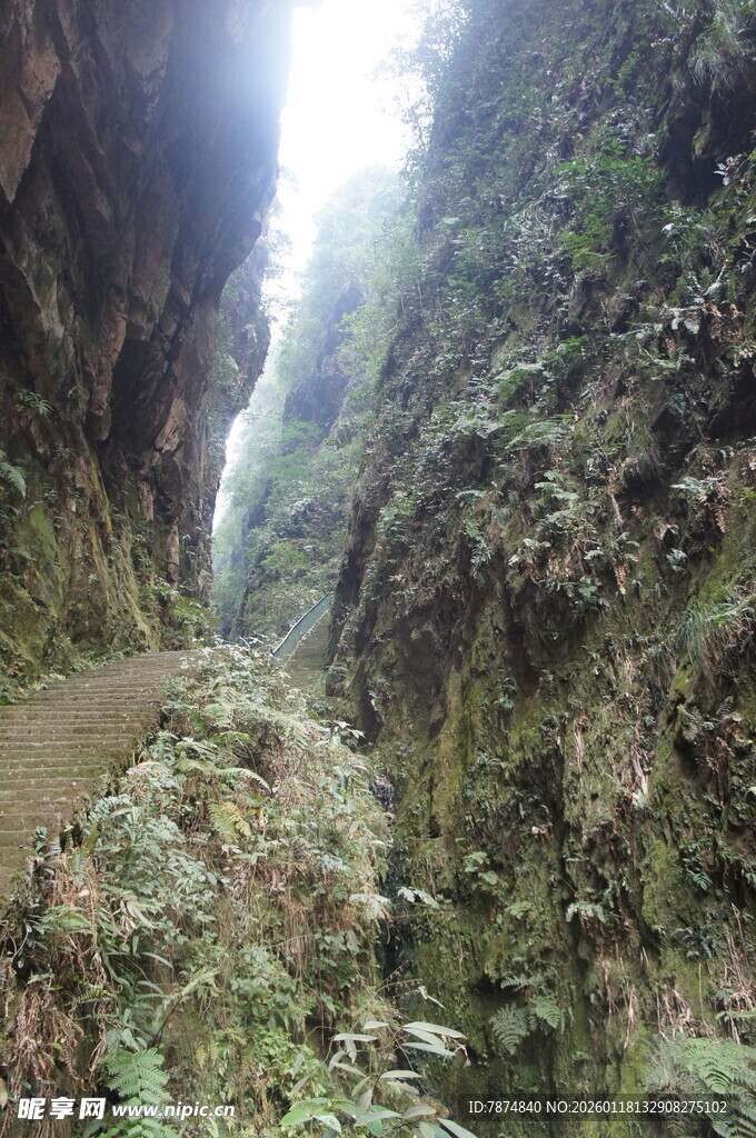 峡谷山间小道自然景致