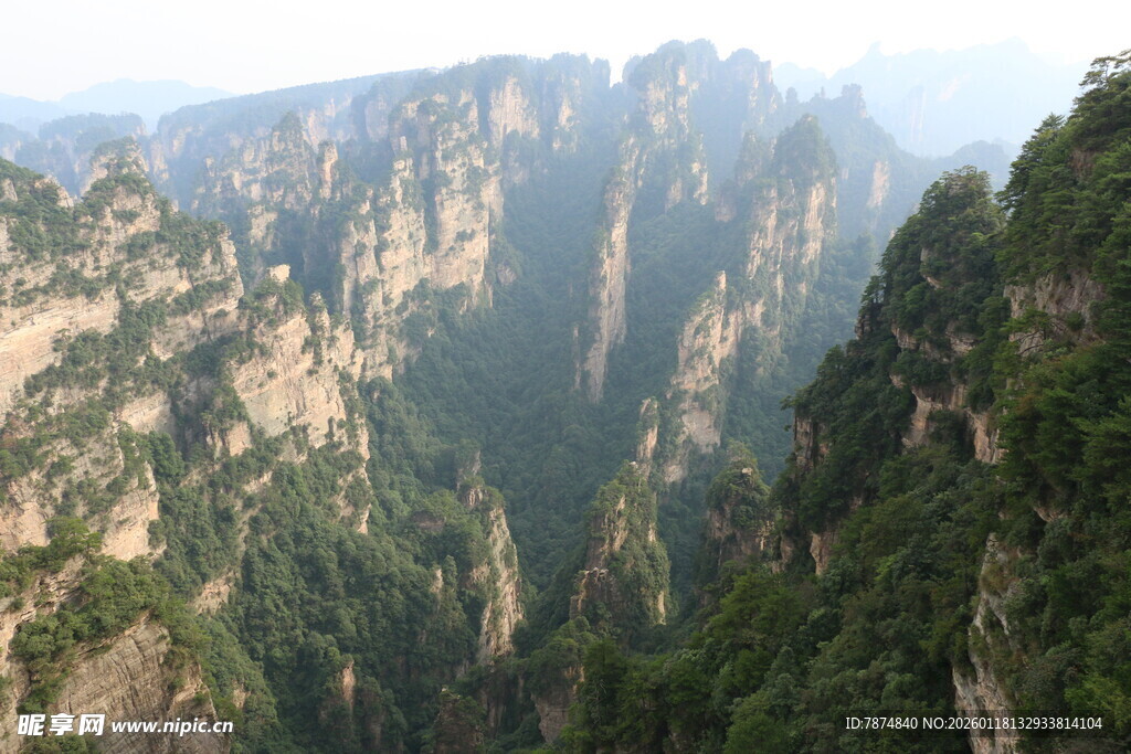 壮丽奇峰景观
