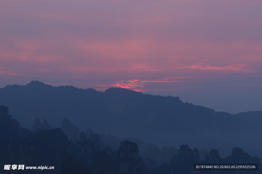 山间日落美景